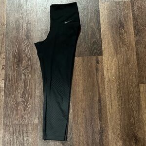 Nike Women’s Zonal Strength Crop Tight